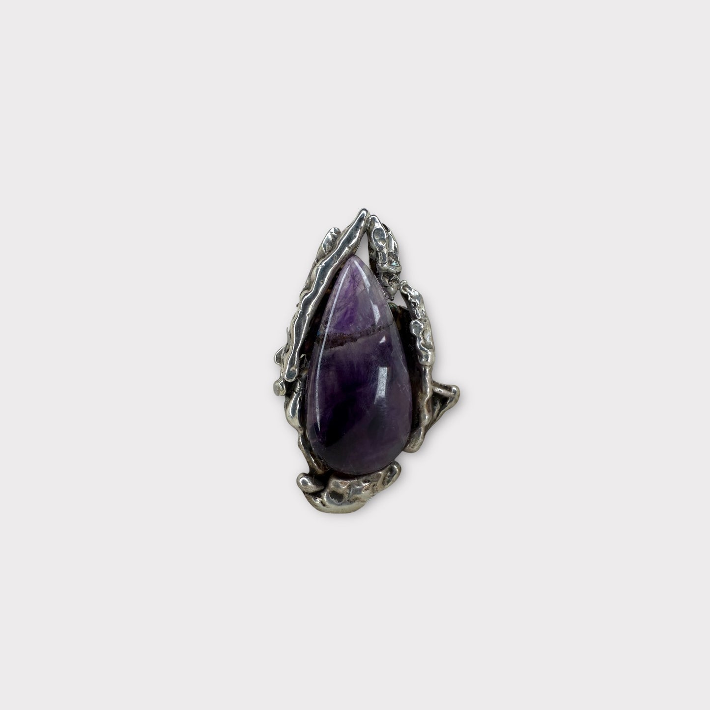 Earth’s Vein Amethyst Ring