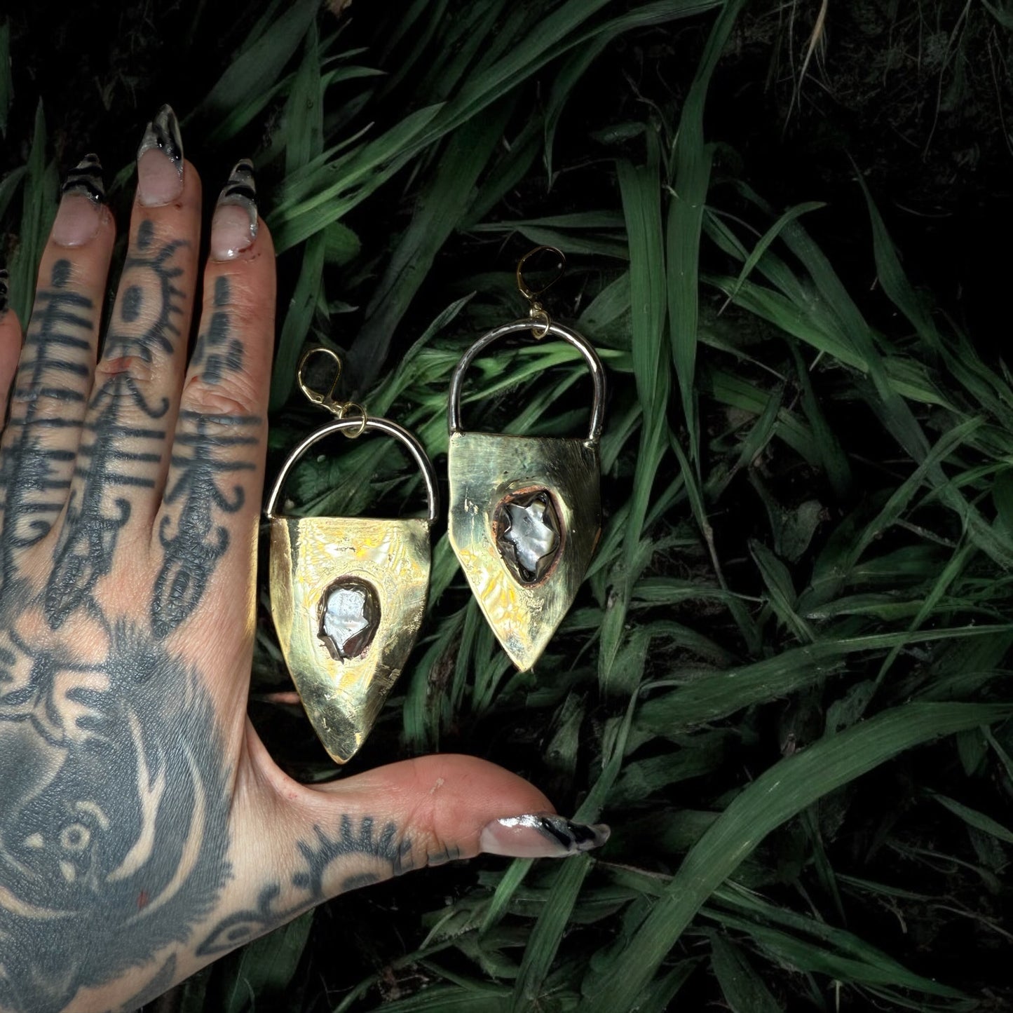 Aegis Echo Earrings in Mother of Pearl