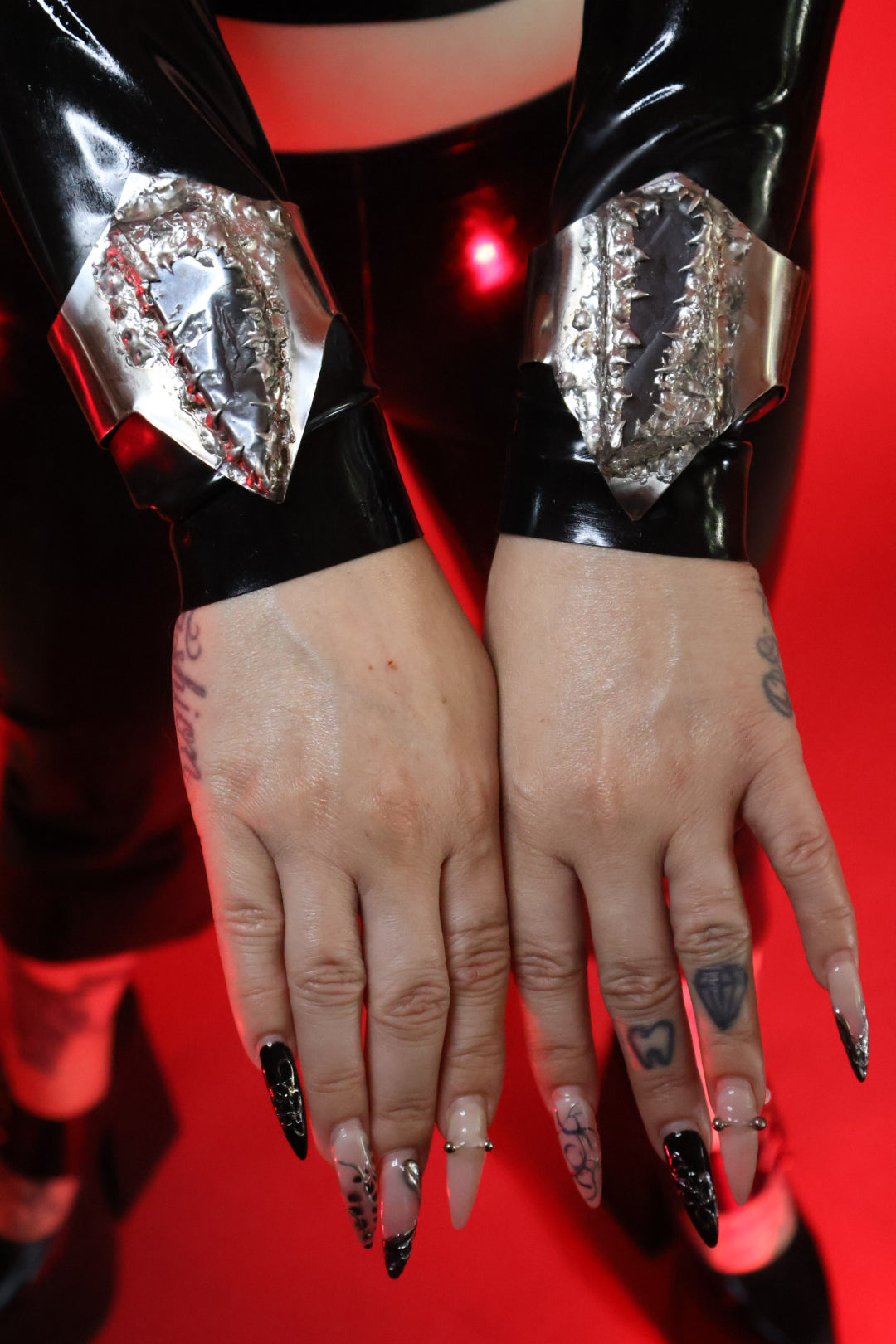 Iron Vein Cuffs ( Set)