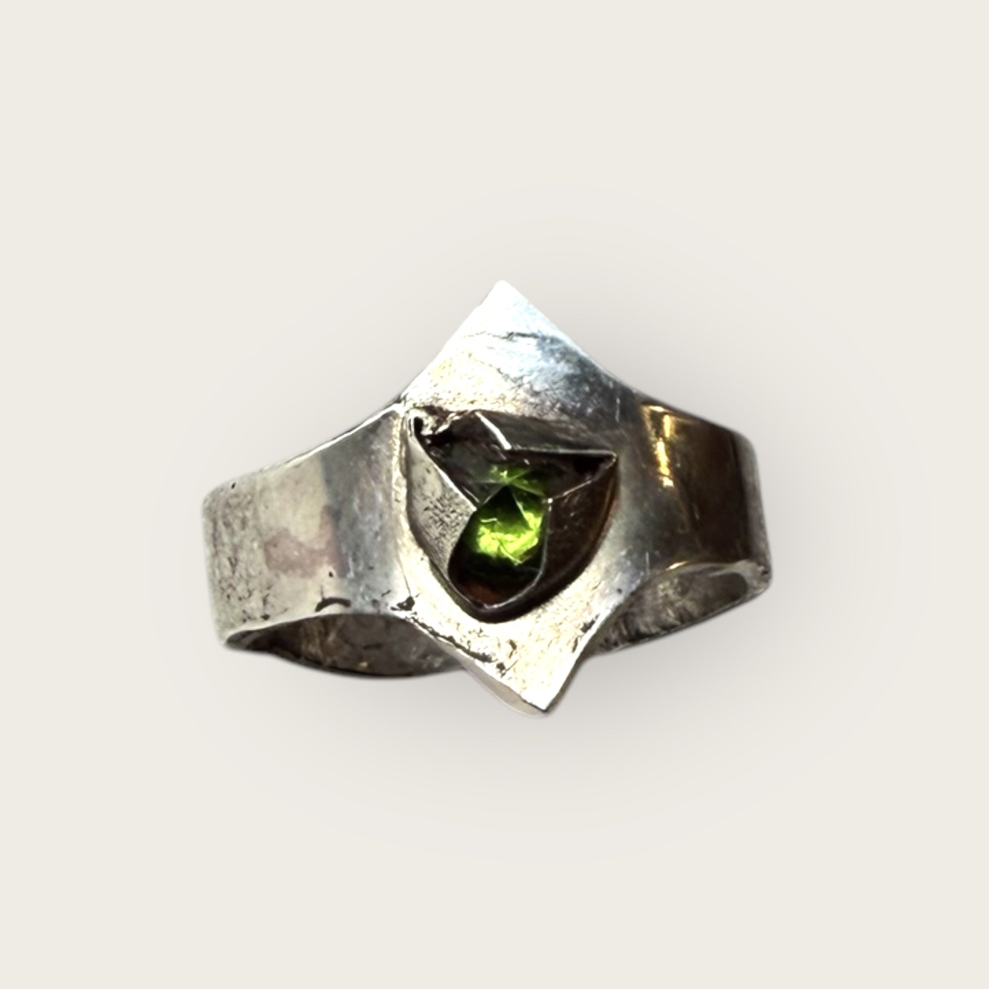 Serpentine Idunn's Renewal Shield Ring
