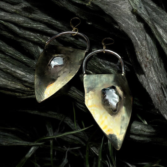 Aegis Echo Earrings in Mother of Pearl