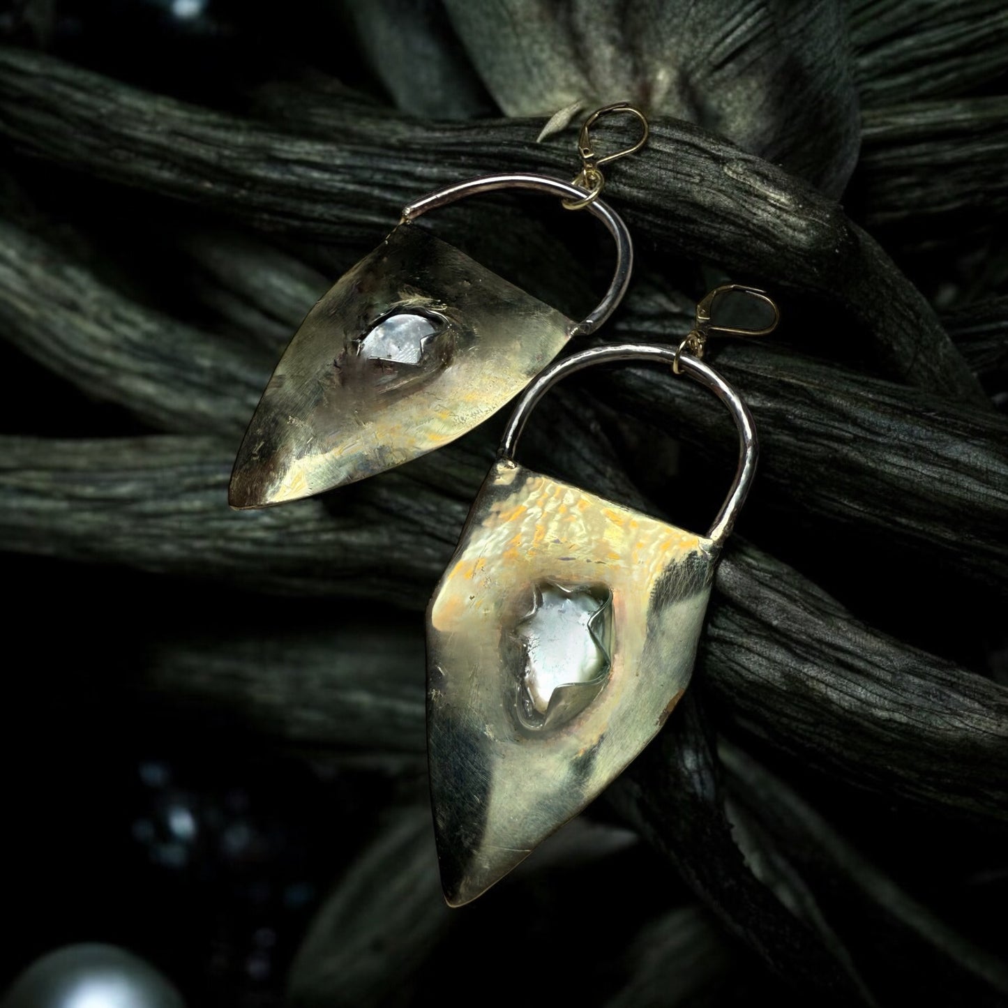 Aegis Echo Earrings in Mother of Pearl